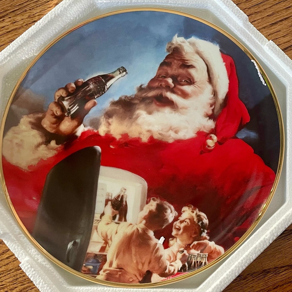 Vintage Coca-Cola Christmas Collector’s Plate 1994 Stocking Up For Santa